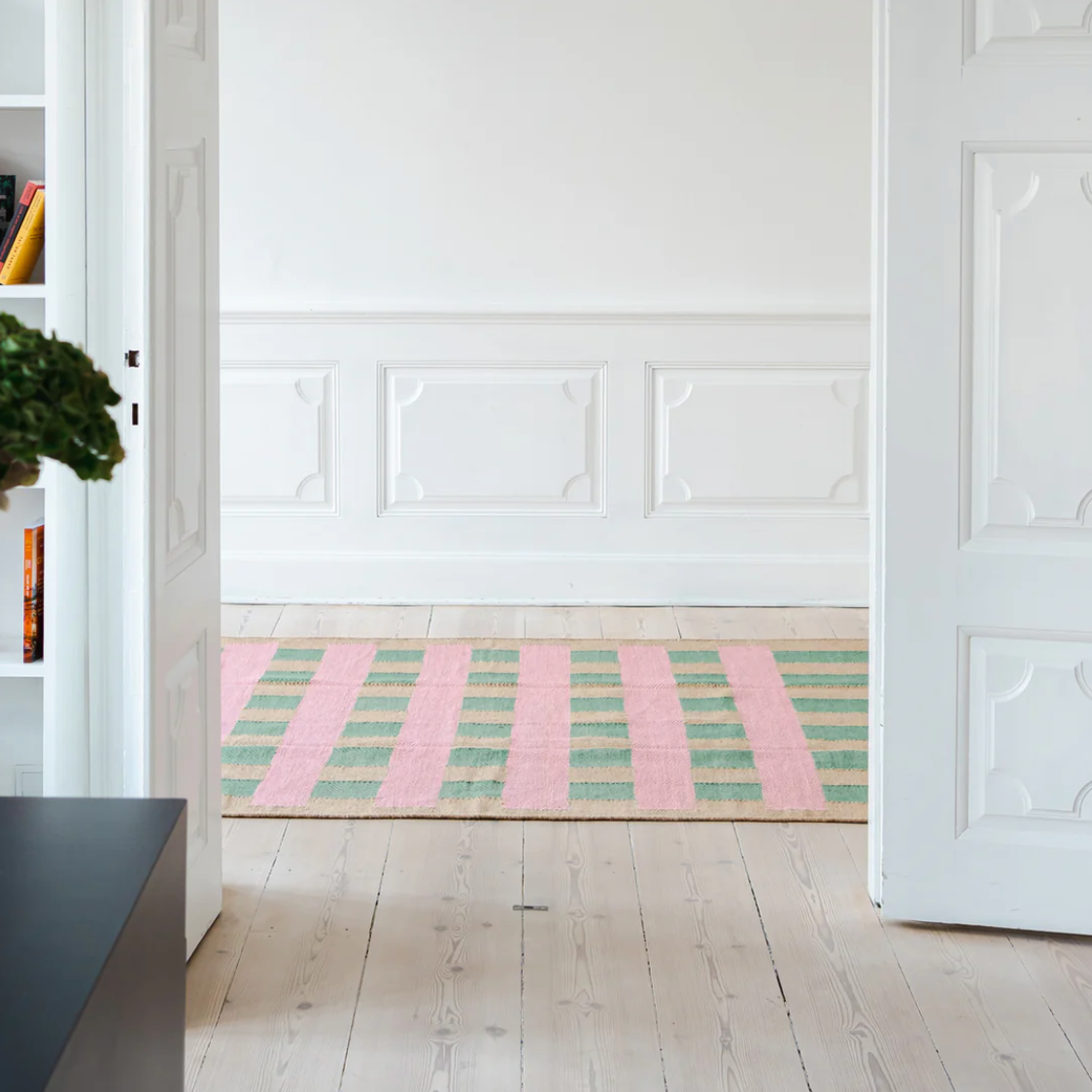 Jute Rug - Green w. Pink Stripes